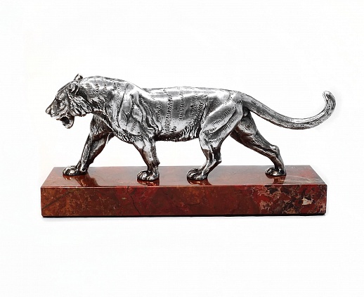 Бронзовая статуэтка "Тигр на яшме"